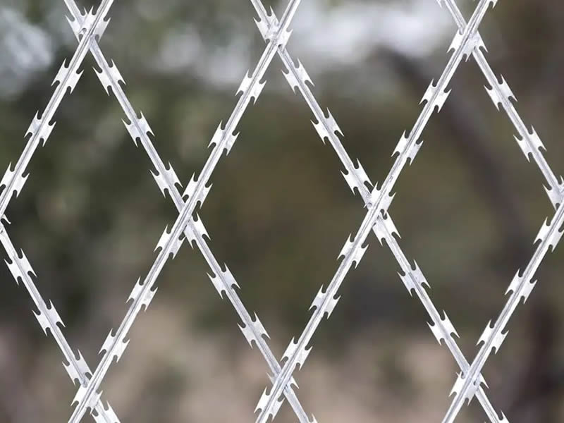 Diamond Opening of Welded Razor Mesh