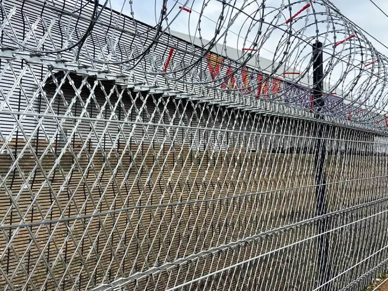 Welded Razor Wire Mesh Used In Airports